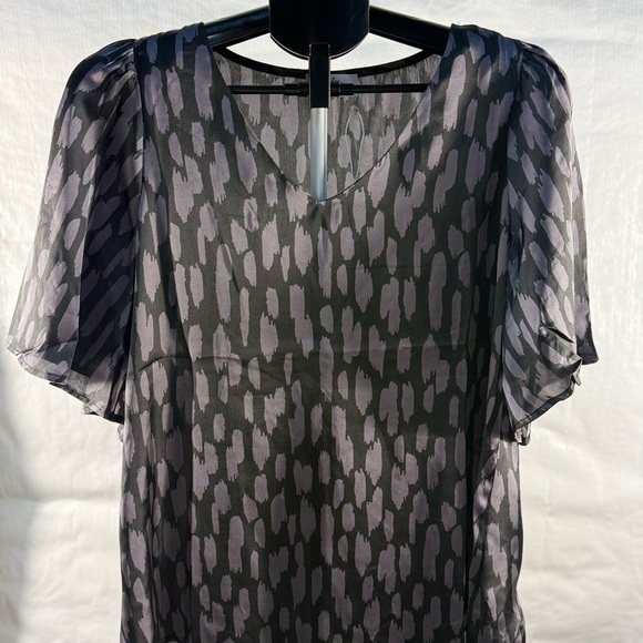 Elegant Black and Gray Women's Top - Picture 1 of 3